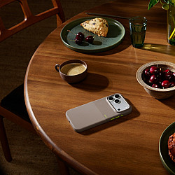 Beats iPhone 17 Pro Max Rugged Case mit MagSafe und Kamerasteuerung, Alpengrau, MGJA4LL/A