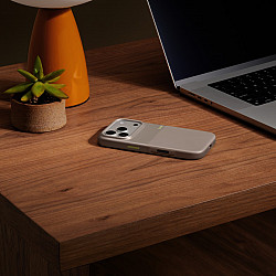 Beats iPhone 17 Pro Rugged Case mit MagSafe und Kamerasteuerung, Alpengrau, MGJP4LL/A