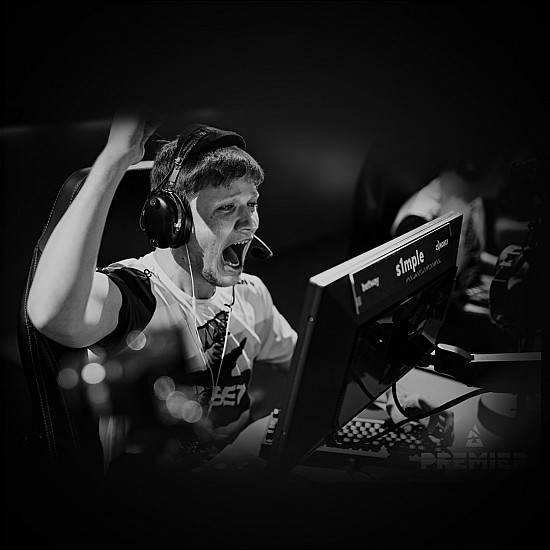 LOGITECH PRO X SUPERLIGHT Wireless Gaming Mouse Mouse optical 5 buttons wireless 2.4 GHz USB LIGHTSPEED receiver black