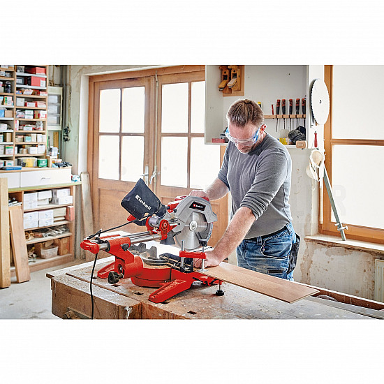 Zug-Kapp-und Gehrungssäge TC-SM 254 rot/schwarz, 1.800 Watt