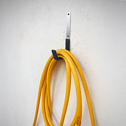 Wall mount for tires, MC-480